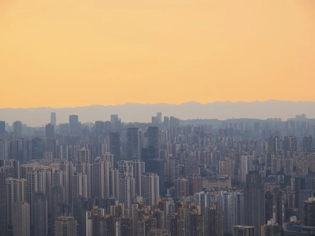 珠宝镶嵌工艺技术对比:爪镶与包镶的适用场景与质量分析